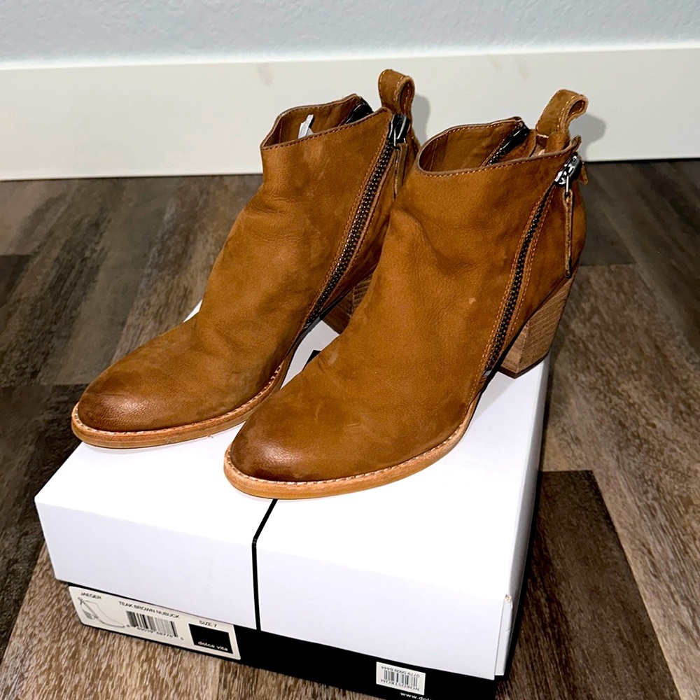 Teak brown nubuck bootie.  Good condition.